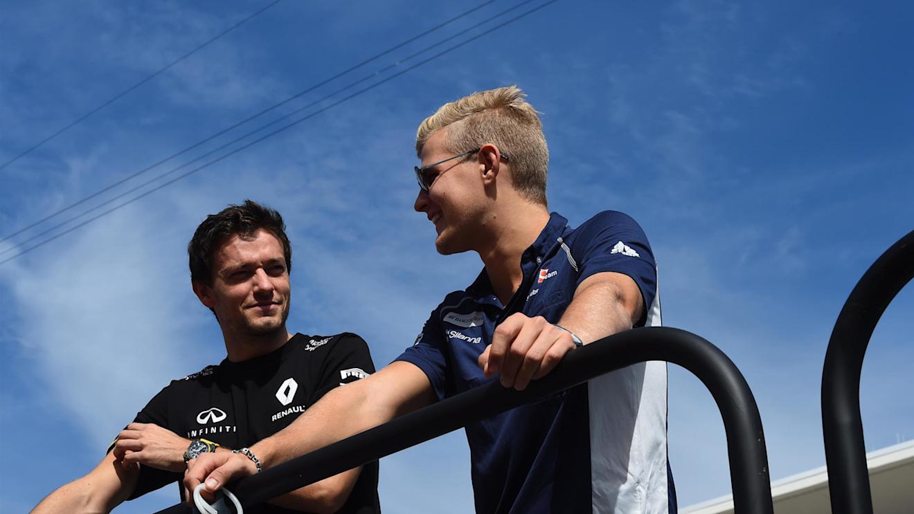 Jolyon Palmer (GBR) Renault Sport F1 Team and Marcus Ericsson (SWE) Sauber on the drivers parade at Formula One World Championship, Rd18, United States Grand Prix, Race, Circuit of the Americas, Austin, Texas, USA, Sunday 23 October 2016. © Sutton Images