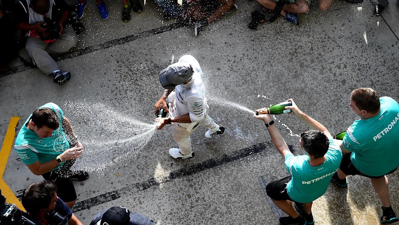Race winner Lewis Hamilton (GBR) Mercedes AMG F1 celebrates with the team and the champagne at Formula One World Championship, Rd18, United States Grand Prix, Race, Circuit of the Americas, Austin, Texas, USA, Sunday 23 October 2016. © Sutton Images