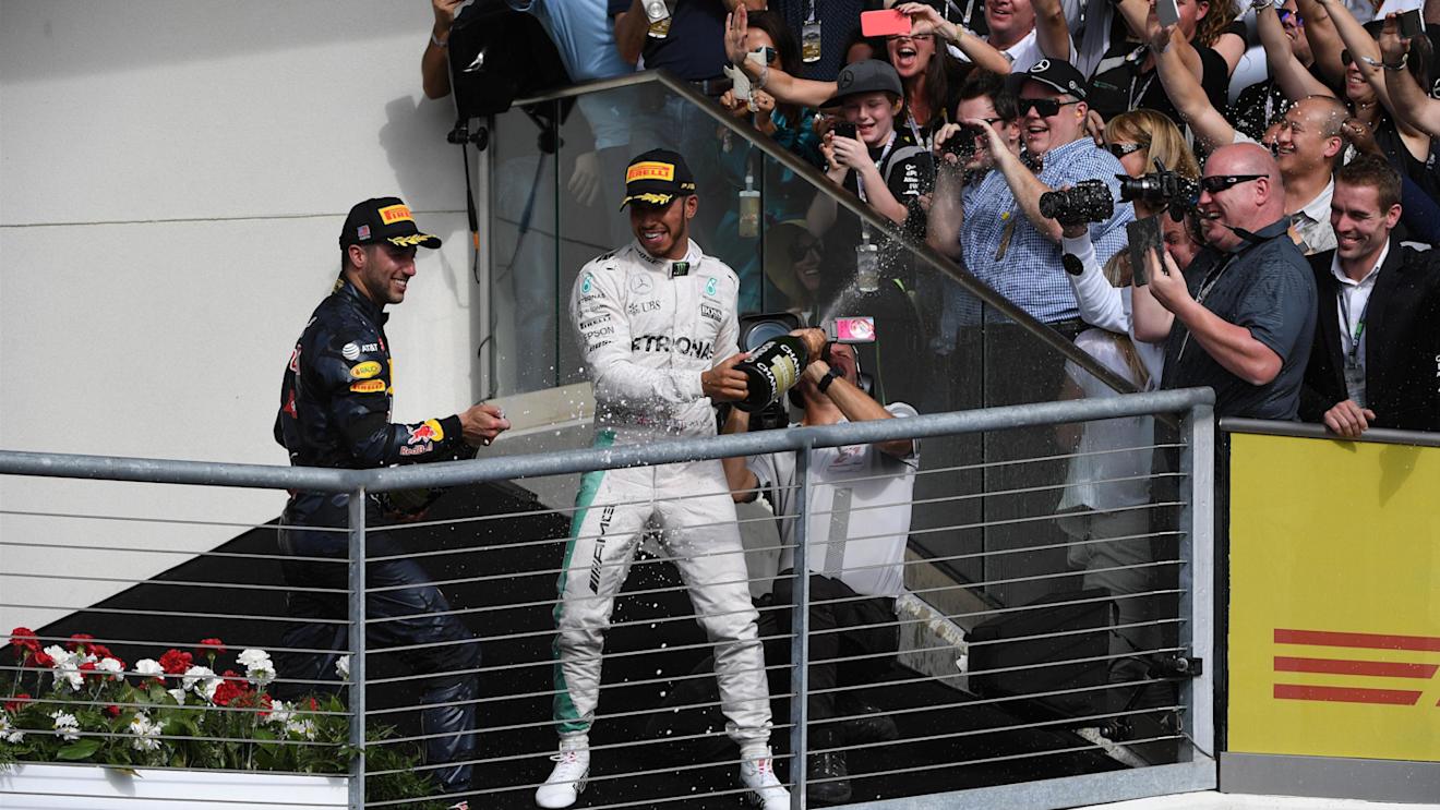 Lewis Hamilton (GBR) Mercedes AMG F1 and Daniel Ricciardo (AUS) Red Bull Racing celebrate on the podium with the champagne at Formula One World Championship, Rd18, United States Grand Prix, Race, Circuit of the Americas, Austin, Texas, USA, Sunday 23 October 2016. © Sutton Images