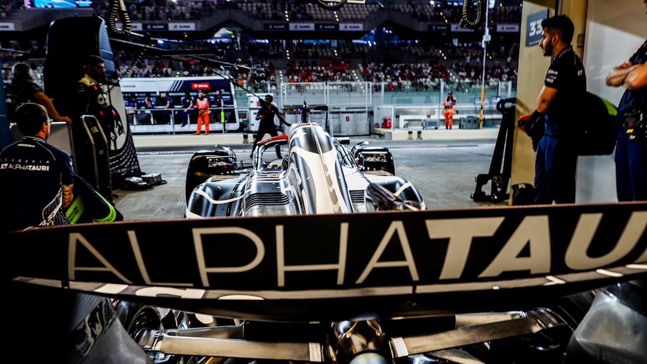 ABU DHABI, UNITED ARAB EMIRATES - NOVEMBER 25: Daniel Ricciardo of Australia and Scuderia AlphaTauri during qualifying ahead of the F1 Grand Prix of Abu Dhabi at Yas Marina Circuit on November 25, 2023 in Abu Dhabi, United Arab Emirates. (Photo by Peter Fox/Getty Images)