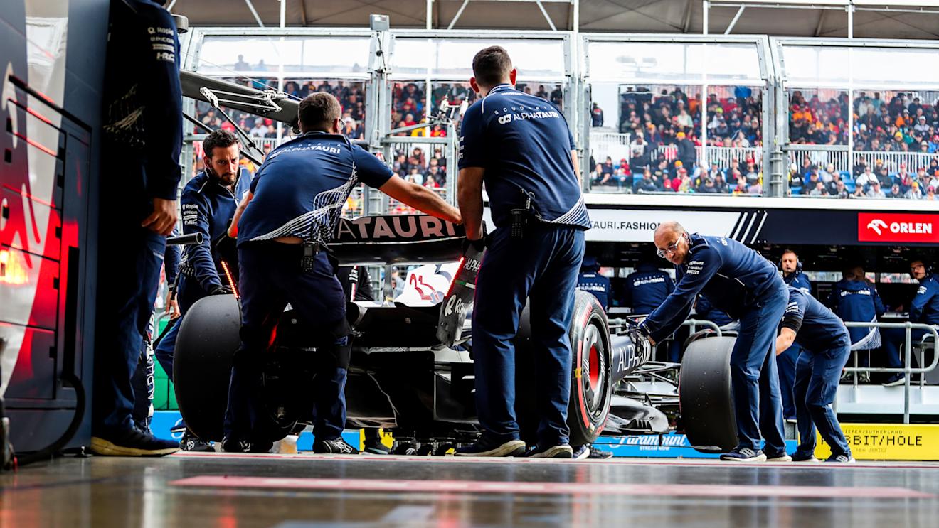MELBOURNE, AUSTRALIA - APRIL 01: Nyck de Vries of Scuderia AlphaTauri and The Netherlands during qualifying ahead of the F1 Grand Prix of Australia at Albert Park Grand Prix Circuit on April 01, 2023 in Melbourne, Australia. (Photo by Peter Fox/Getty Images)