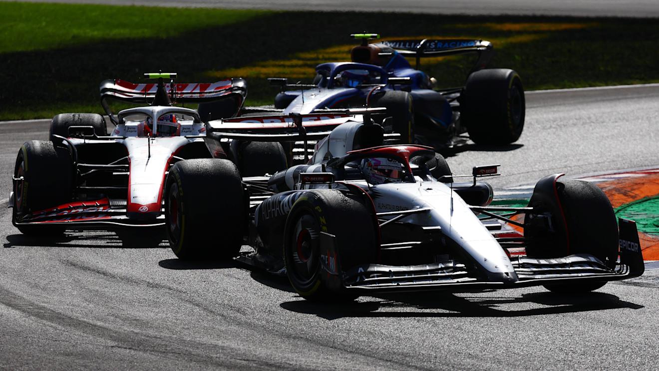 MONZA, ITALY - SEPTEMBER 03: Liam Lawson of New Zealand driving the (40) Scuderia AlphaTauri AT04 leads Nico Hulkenberg of Germany driving the (27) Haas F1 VF-23 Ferrari during the F1 Grand Prix of Italy at Autodromo Nazionale Monza on September 03, 2023 in Monza, Italy. (Photo by Mark Thompson/Getty Images)