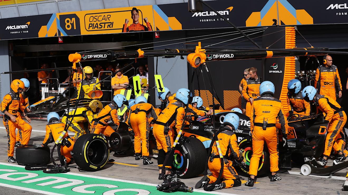 MONZA, ITALY - SEPTEMBER 03: Oscar Piastri of Australia driving the (81) McLaren MCL60 Mercedes makes a pitstop during the F1 Grand Prix of Italy at Autodromo Nazionale Monza on September 03, 2023 in Monza, Italy. (Photo by Joe Portlock - Formula 1/Formula 1 via Getty Images)