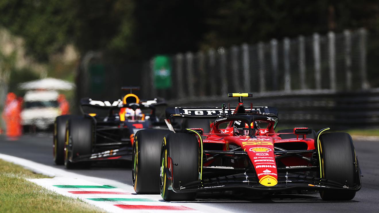 MONZA, ITALY - SEPTEMBER 03: Carlos Sainz of Spain driving (55) the Ferrari SF-23 leads Max Verstappen of the Netherlands driving the (1) Oracle Red Bull Racing RB19 during the F1 Grand Prix of Italy at Autodromo Nazionale Monza on September 03, 2023 in Monza, Italy. (Photo by Peter Fox/Getty Images)