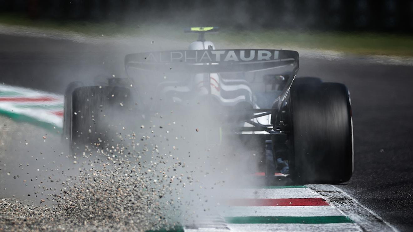 MONZA, ITALY - SEPTEMBER 02: Yuki Tsunoda of Japan driving the (22) Scuderia AlphaTauri AT04 on track kicks up gravelduring qualifying ahead of the F1 Grand Prix of Italy at Autodromo Nazionale Monza on September 02, 2023 in Monza, Italy. (Photo by Ryan Pierse/Getty Images)