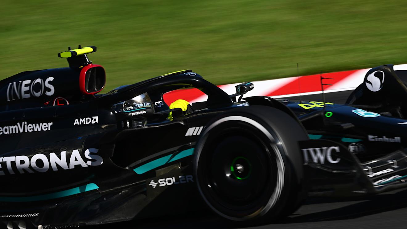 SUZUKA, JAPAN - SEPTEMBER 24: Lewis Hamilton of Great Britain driving the (44) Mercedes AMG Petronas F1 Team W14 on track during the F1 Grand Prix of Japan at Suzuka International Racing Course on September 24, 2023 in Suzuka, Japan. (Photo by Clive Mason/Getty Images)