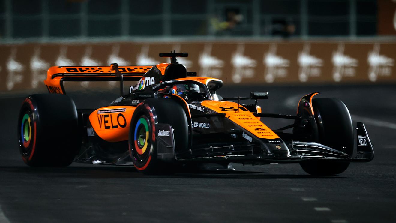 LAS VEGAS, NEVADA - NOVEMBER 18: Oscar Piastri of Australia driving the (81) McLaren MCL60 Mercedes on track during qualifying ahead of the F1 Grand Prix of Las Vegas at Las Vegas Strip Circuit on November 18, 2023 in Las Vegas, Nevada. (Photo by Chris Graythen/Getty Images)
