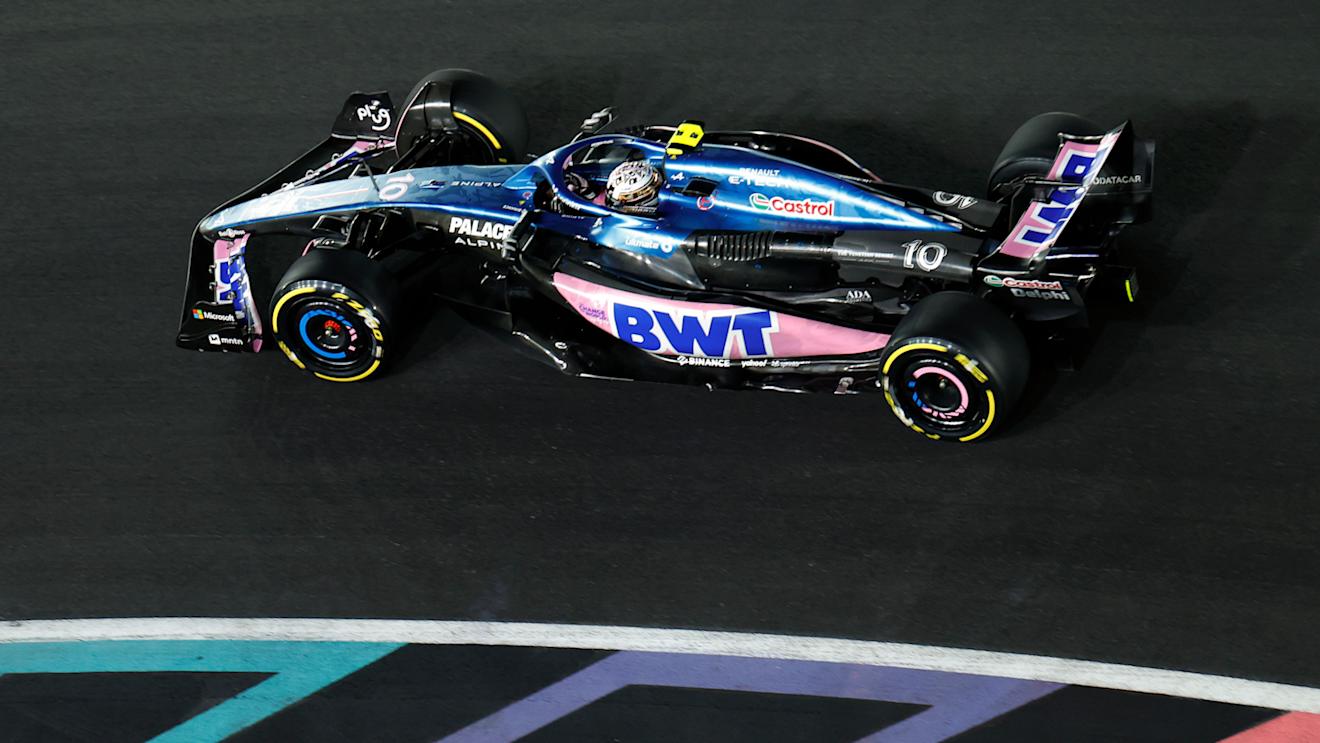 LAS VEGAS, NEVADA - NOVEMBER 18: Pierre Gasly of France driving the (10) Alpine F1 A523 Renault on track during the F1 Grand Prix of Las Vegas at Las Vegas Strip Circuit on November 18, 2023 in Las Vegas, Nevada. (Photo by Chris Graythen/Getty Images)