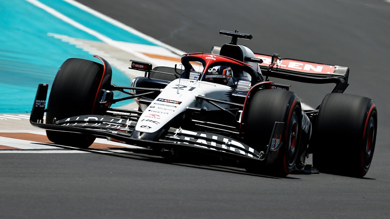 MIAMI, FLORIDA - MAY 06: Nyck de Vries of Netherlands driving the (21) Scuderia AlphaTauri AT04 on track during final practice ahead of the F1 Grand Prix of Miami at Miami International Autodrome on May 06, 2023 in Miami, Florida. (Photo by Chris Graythen/Getty Images)