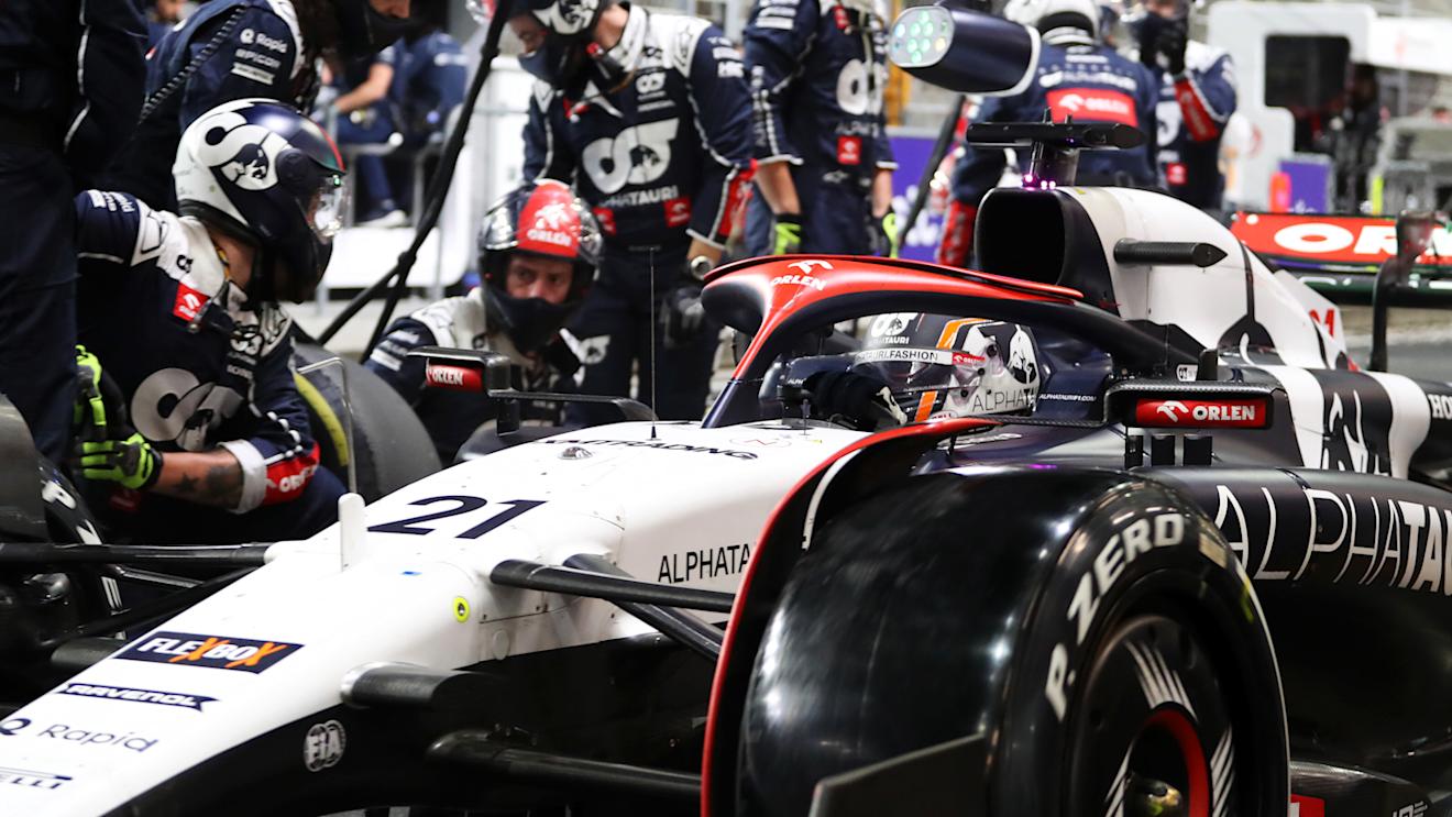 JEDDAH, SAUDI ARABIA - MARCH 19: Nyck de Vries of Netherlands driving the (21) Scuderia AlphaTauri AT04 makes a pitstop during the F1 Grand Prix of Saudi Arabia at Jeddah Corniche Circuit on March 19, 2023 in Jeddah, Saudi Arabia. (Photo by Peter Fox/Getty Images)