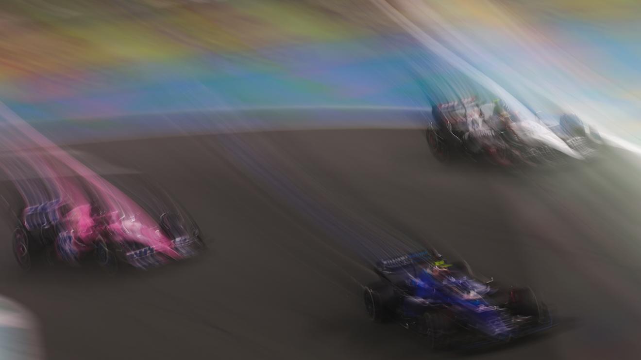 JEDDAH, SAUDI ARABIA - MARCH 19: Logan Sargeant of United States driving the (2) Williams FW45 Mercedes leads Esteban Ocon of France driving the (31) Alpine F1 A523 Renault and Yuki Tsunoda of Japan driving the (22) Scuderia AlphaTauri AT04 during the F1 Grand Prix of Saudi Arabia at Jeddah Corniche Circuit on March 19, 2023 in Jeddah, Saudi Arabia. (Photo by Lars Baron/Getty Images)