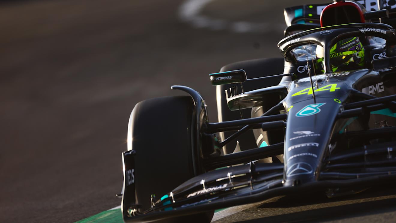 JEDDAH, SAUDI ARABIA - MARCH 17: Lewis Hamilton of Great Britain driving the (44) Mercedes AMG Petronas F1 Team W14 on track during practice ahead of the F1 Grand Prix of Saudi Arabia at Jeddah Corniche Circuit on March 17, 2023 in Jeddah, Saudi Arabia. (Photo by Mark Thompson/Getty Images)