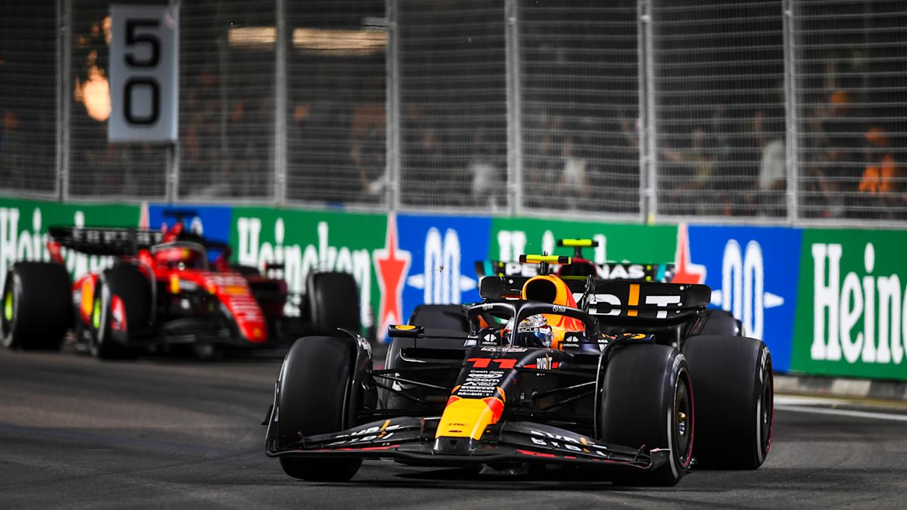 SINGAPORE, SINGAPORE - SEPTEMBER 17: Sergio Perez of Mexico driving the (11) Oracle Red Bull Racing RB19 on track during the F1 Grand Prix of Singapore at Marina Bay Street Circuit on September 17, 2023 in Singapore, Singapore. (Photo by Rudy Carezzevoli/Getty Images)