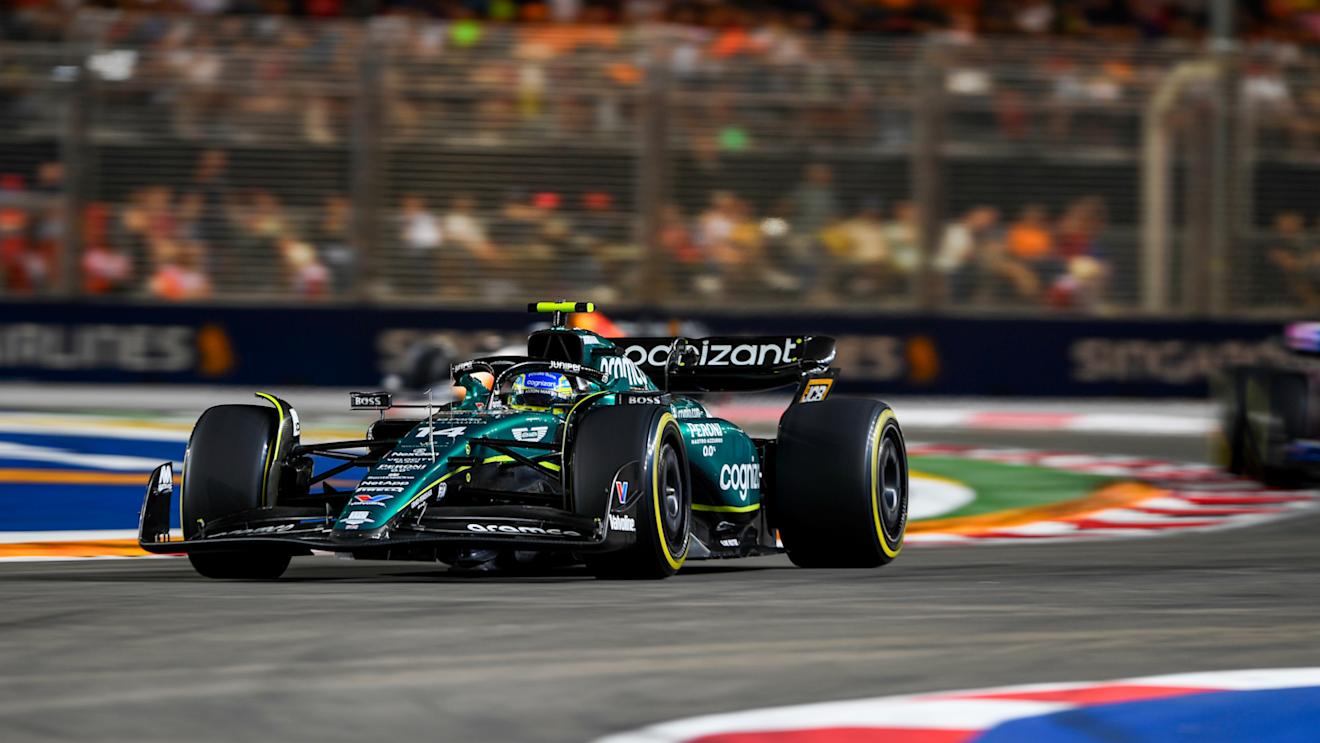 SINGAPORE, SINGAPORE - SEPTEMBER 17: Fernando Alonso of Spain driving the (14) Aston Martin AMR23 Mercedes on track during the F1 Grand Prix of Singapore at Marina Bay Street Circuit on September 17, 2023 in Singapore, Singapore. (Photo by Rudy Carezzevoli/Getty Images)