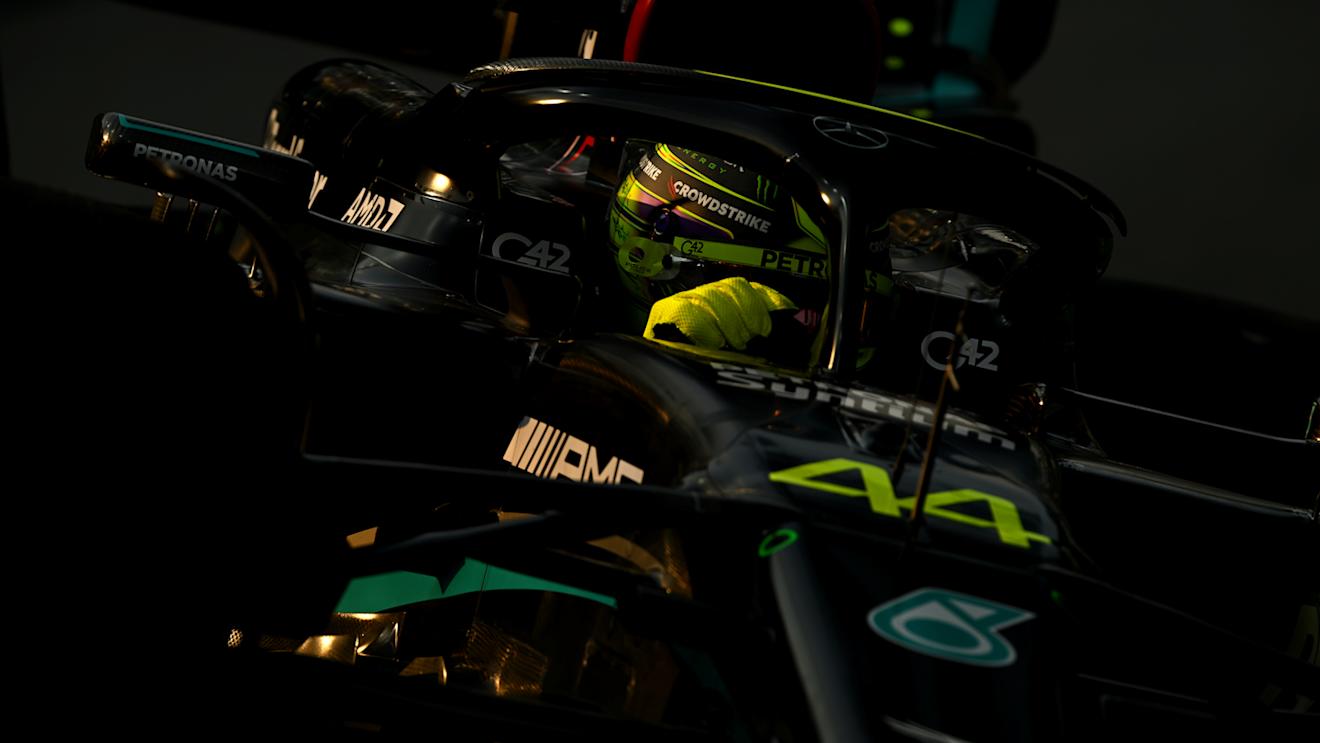 SINGAPORE, SINGAPORE - SEPTEMBER 15: Lewis Hamilton of Great Britain driving the (44) Mercedes AMG Petronas F1 Team W14 on track during practice ahead of the F1 Grand Prix of Singapore at Marina Bay Street Circuit on September 15, 2023 in Singapore, Singapore. (Photo by Clive Mason/Getty Images)