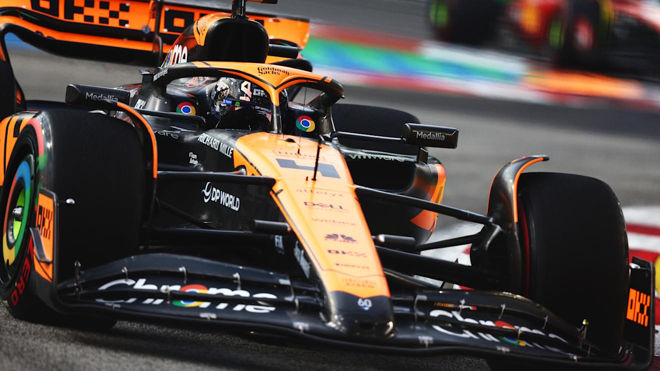 SINGAPORE, SINGAPORE - SEPTEMBER 16: Lando Norris of Great Britain driving the (4) McLaren MCL60 Mercedes on track during final practice ahead of the F1 Grand Prix of Singapore at Marina Bay Street Circuit on September 16, 2023 in Singapore, Singapore. (Photo by Clive Rose/Getty Images)