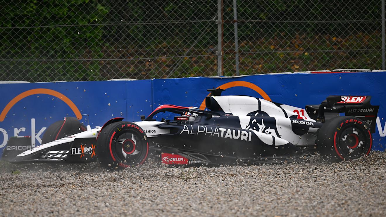 BARCELONA, SPAIN - JUNE 03: Nyck de Vries of Netherlands driving the (21) Scuderia AlphaTauri AT04 runs off track during qualifying ahead of the F1 Grand Prix of Spain at Circuit de Barcelona-Catalunya on June 03, 2023 in Barcelona, Spain. (Photo by Dan Mullan - Formula 1/Formula 1 via Getty Images)