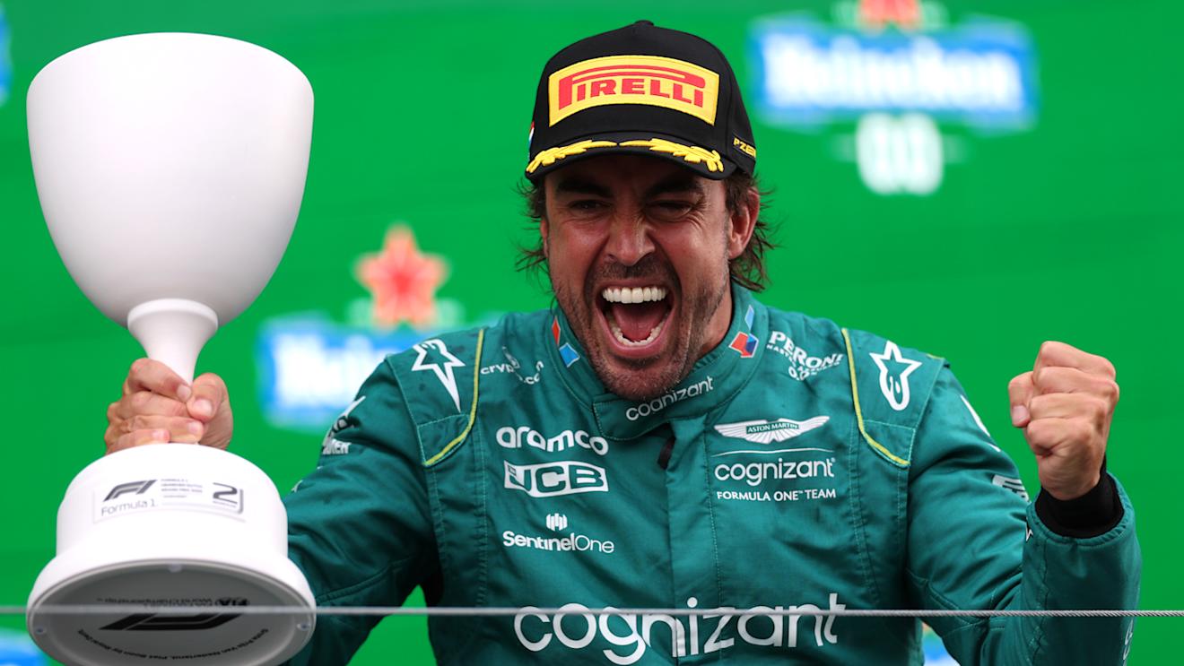 ZANDVOORT, NETHERLANDS - AUGUST 27: Second placed Fernando Alonso of Spain and Aston Martin F1 Team celebrates on the podium during the F1 Grand Prix of The Netherlands at Circuit Zandvoort on August 27, 2023 in Zandvoort, Netherlands. (Photo by Dean Mouhtaropoulos/Getty Images)