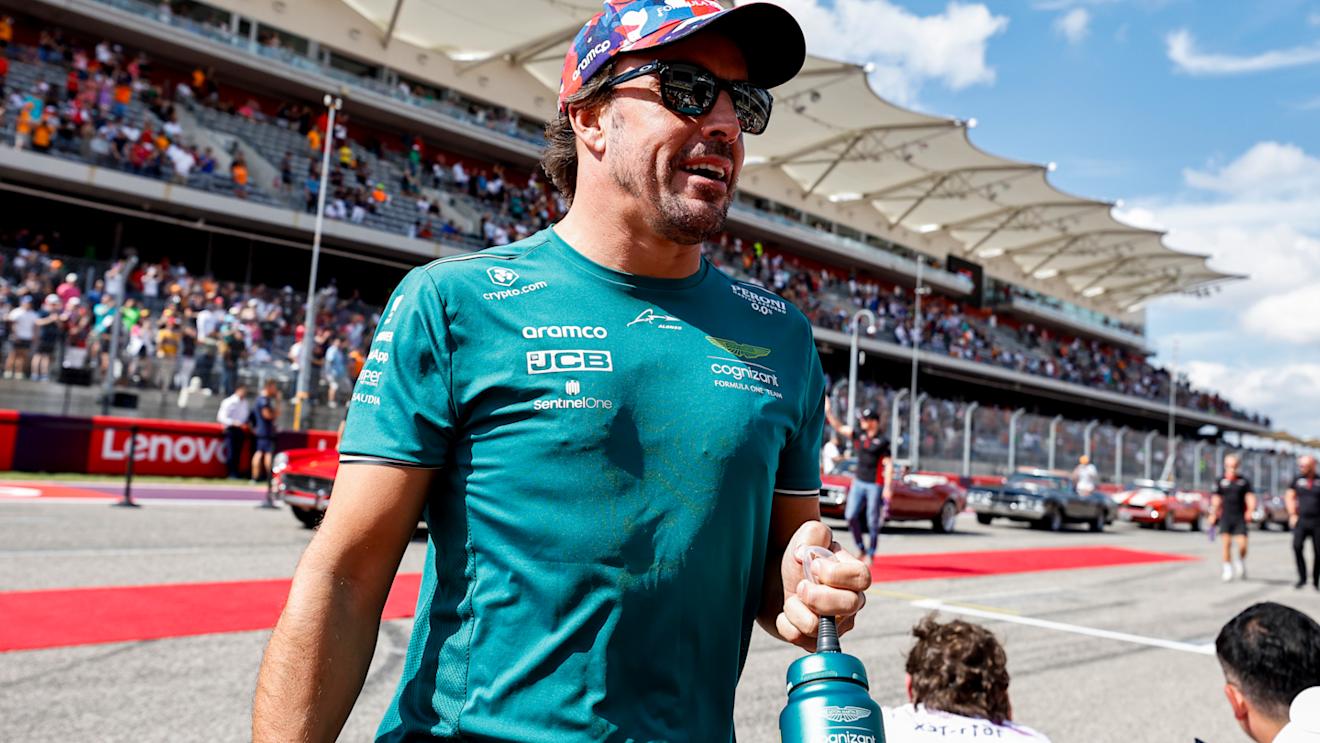 AUSTIN, TEXAS - OCTOBER 22: Fernando Alonso of Spain and Aston Martin F1 Team looks on from the drivers parade prior to the F1 Grand Prix of United States at Circuit of The Americas on October 22, 2023 in Austin, Texas. (Photo by Chris Graythen/Getty Images)