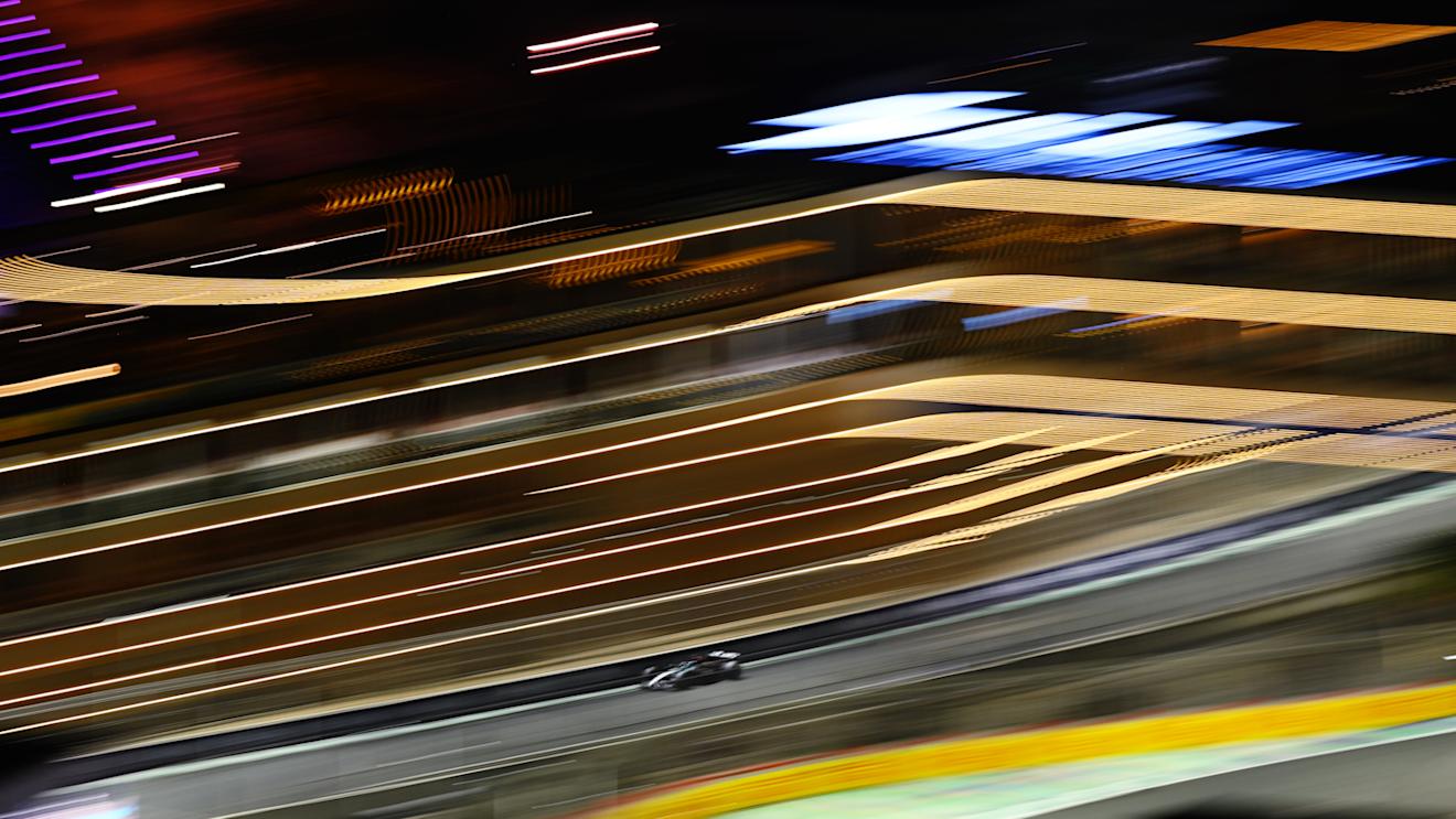 JEDDAH, SAUDI ARABIA - MARCH 09: George Russell of Great Britain driving the (63) Mercedes AMG Petronas F1 Team W15 on track during the F1 Grand Prix of Saudi Arabia at Jeddah Corniche Circuit on March 09, 2024 in Jeddah, Saudi Arabia. (Photo by Clive Mason/Getty Images)