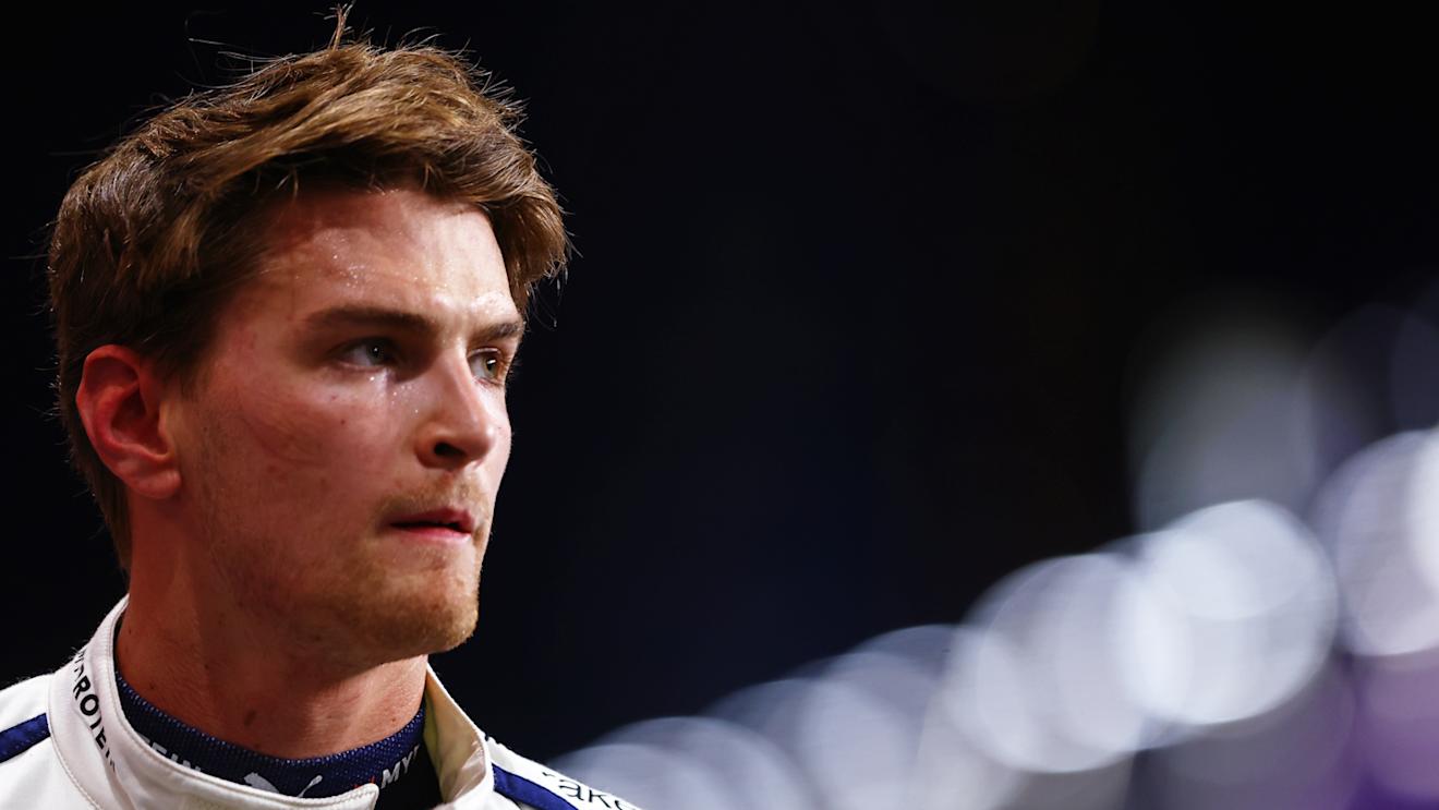 JEDDAH, SAUDI ARABIA - MARCH 08: 19th placed qualifier Logan Sargeant of United States and Williams walks in the Pitlane during qualifying ahead of the F1 Grand Prix of Saudi Arabia at Jeddah Corniche Circuit on March 08, 2024 in Jeddah, Saudi Arabia. (Photo by Mark Thompson/Getty Images)