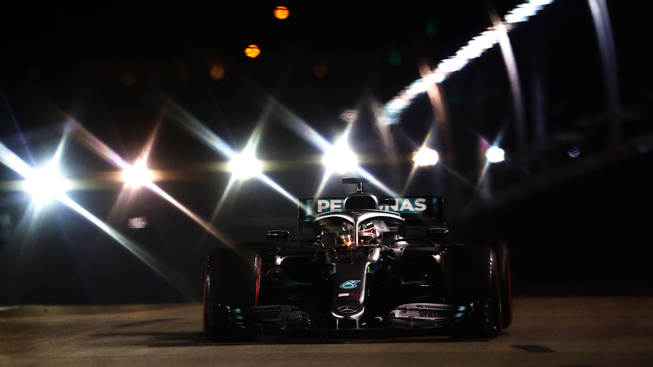 SINGAPORE, SINGAPORE - SEPTEMBER 21: Lewis Hamilton of Great Britain driving the (44) Mercedes AMG Petronas F1 Team Mercedes W10 on track during qualifying for the F1 Grand Prix of Singapore at Marina Bay Street Circuit on September 21, 2019 in Singapore. (Photo by Lars Baron/Getty Images)