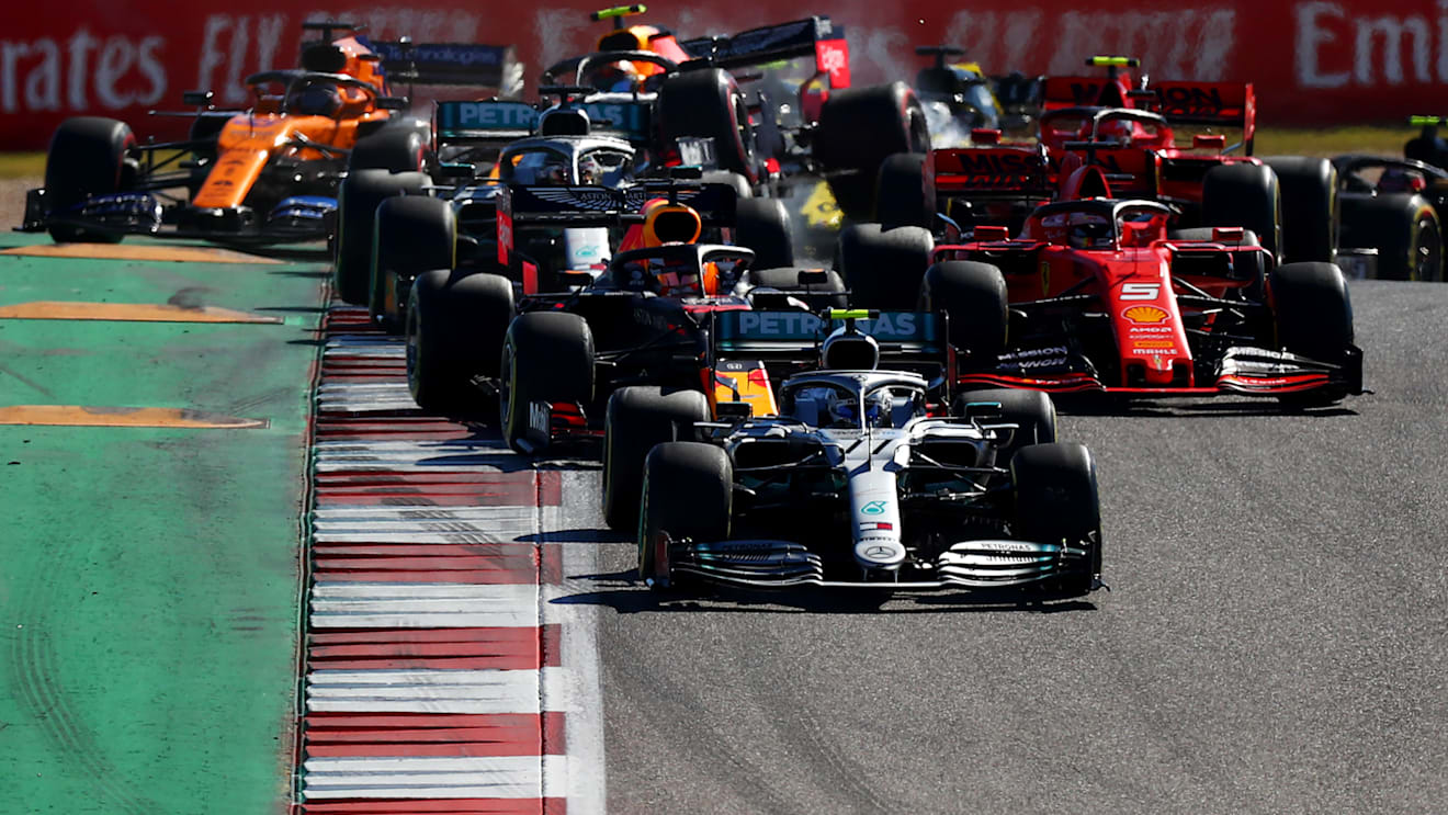 AUSTIN, TEXAS - NOVEMBER 03: Valtteri Bottas driving the (77) Mercedes AMG Petronas F1 Team Mercedes W10 leads Max Verstappen of the Netherlands driving the (33) Aston Martin Red Bull Racing RB15 and the rest of the field into turn two at the start during the F1 Grand Prix of USA at Circuit of The Americas on November 03, 2019 in Austin, Texas. (Photo by Dan Istitene/Getty Images)