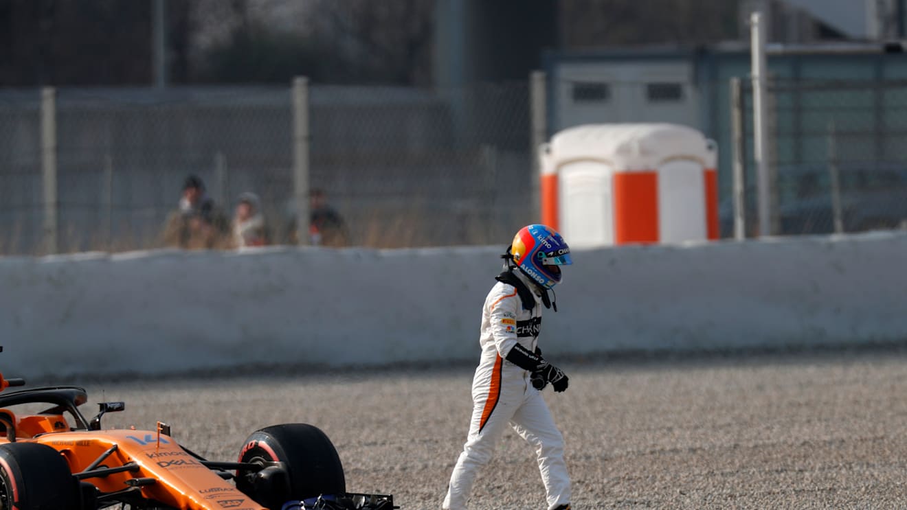 Fernando Alonso (ESP) McLaren MCL33 loses a rear wheel at Formula One Testing, Day One, Barcelona, Spain, 26 February 2018. © Sutton Images
