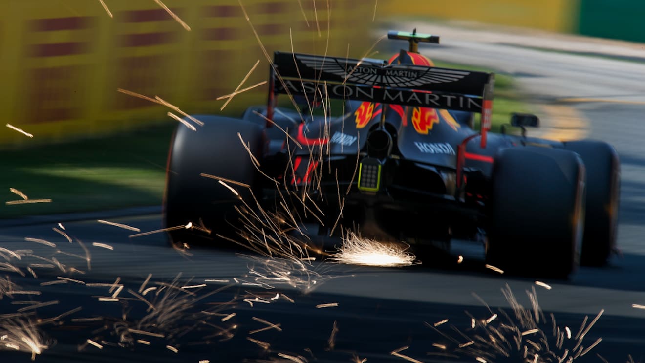 MELBOURNE GRAND PRIX CIRCUIT, AUSTRALIA - MARCH 16: Pierre Gasly, Red Bull Racing RB15, kicks up some sparks during the Australian GP at Melbourne Grand Prix Circuit on March 16, 2019 in Melbourne Grand Prix Circuit, Australia. (Photo by Joe Portlock / LAT Images)