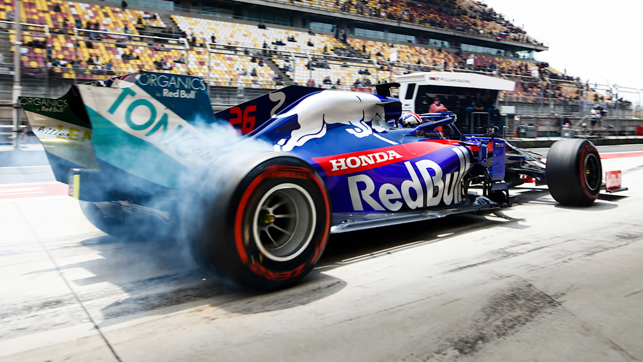 SHANGHAI INTERNATIONAL CIRCUIT, CHINA - APRIL 13: Daniil Kvyat, Toro Rosso STR14, lights up his rears in the pit lane during the Chinese GP at Shanghai International Circuit on April 13, 2019 in Shanghai International Circuit, China. (Photo by Andy Hone / LAT Images)