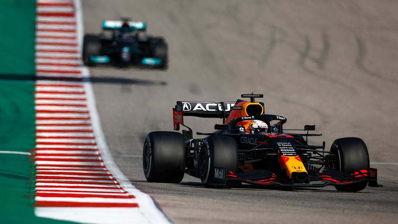 AUSTIN, TEXAS - OCTOBER 24: Max Verstappen of the Netherlands driving the (33) Red Bull Racing RB16B Honda leads Lewis Hamilton of Great Britain driving the (44) Mercedes AMG Petronas F1 Team Mercedes W12 during the F1 Grand Prix of USA at Circuit of The Americas on October 24, 2021 in Austin, Texas. (Photo by Jared C. Tilton/Getty Images)