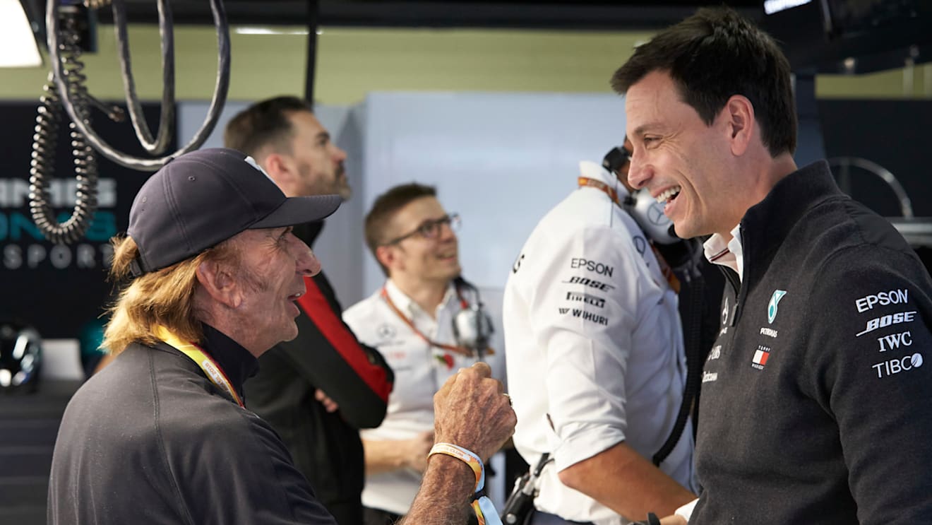 Emerson Fittipaldi, talks to Toto Wolff, Executive Director (Business), Mercedes AMG, in the Mercedes garage during the Brazilian GP at Autódromo José Carlos Pace on November 10, 2018. (Photo by Steve Etherington / LAT Images)