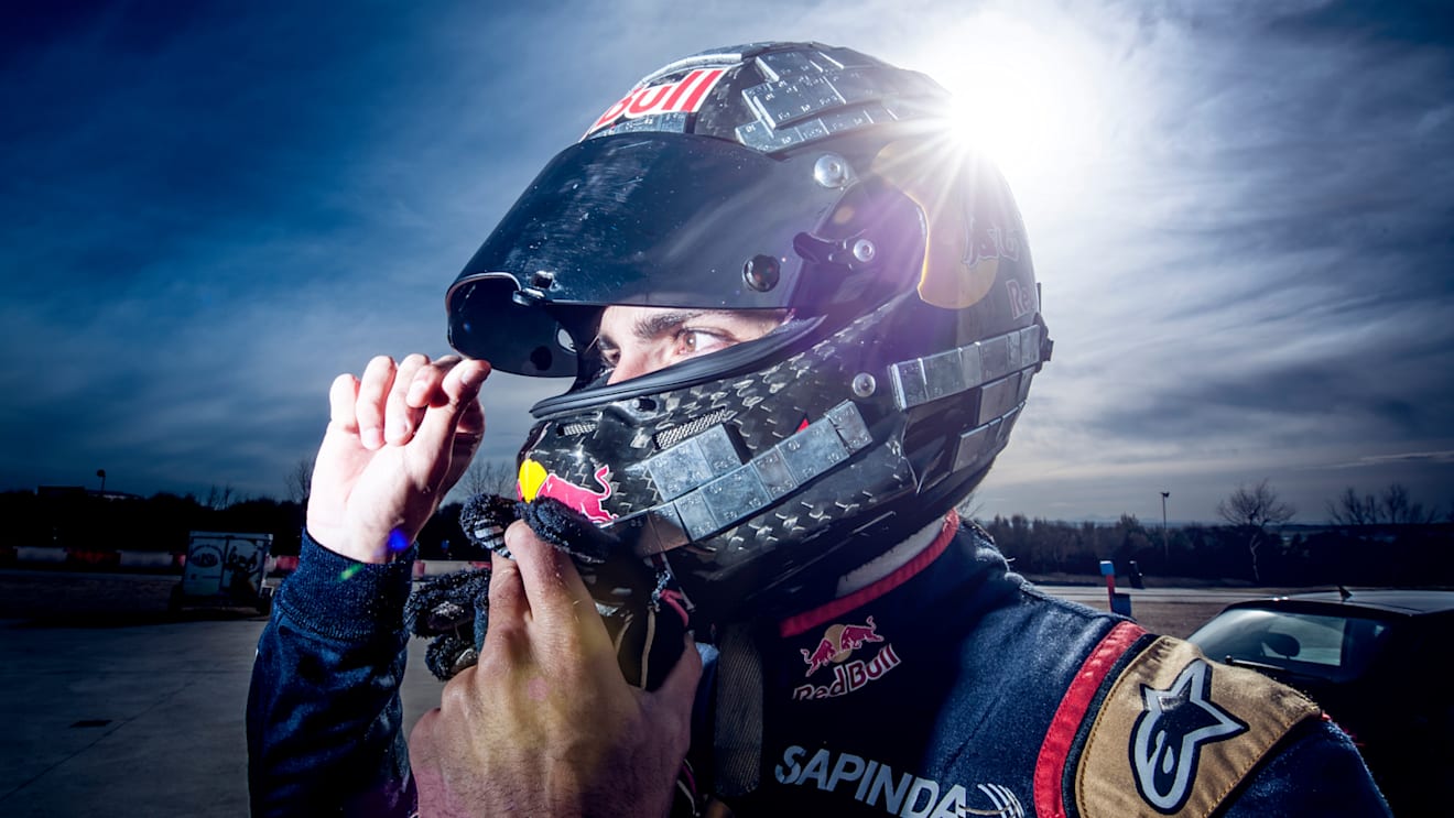 Carlos Sainz wearing his specially weighted karting helmet. © Oscar Carrascosa/Red Bull Content Pool