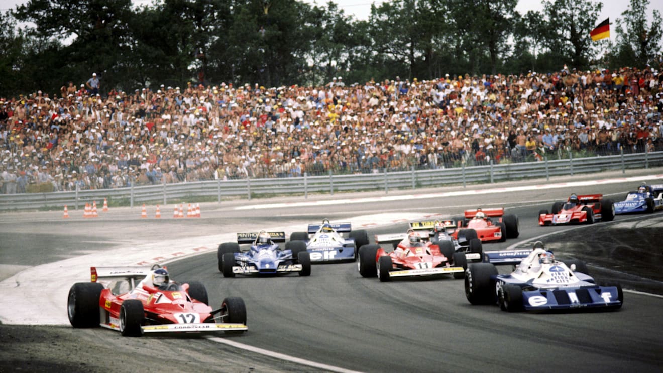 Carlos Reutemann loses it at the start of the 1977 race © LAT Photographic