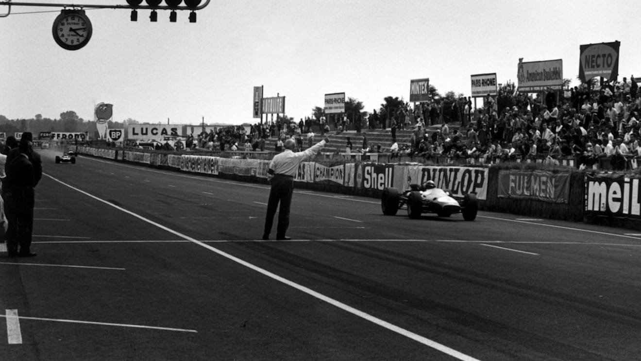 A crowd of only 20,000 turned up for the race © LAT Photographic