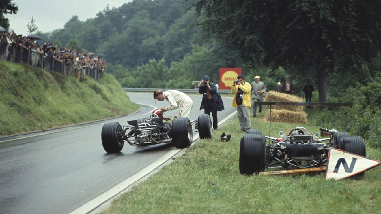 Graham Hill's famous gesture at Rouen, where he lent his visor to Jo Siffert mid-race © LAT Photographic