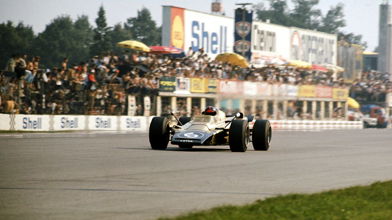 Emerson Fittipaldi (BRA) struggled to eighth place in the Lotus 56B with the Pratt and Whitney turbine engine.  Italian Grand Prix, Monza, 5 September 1971
