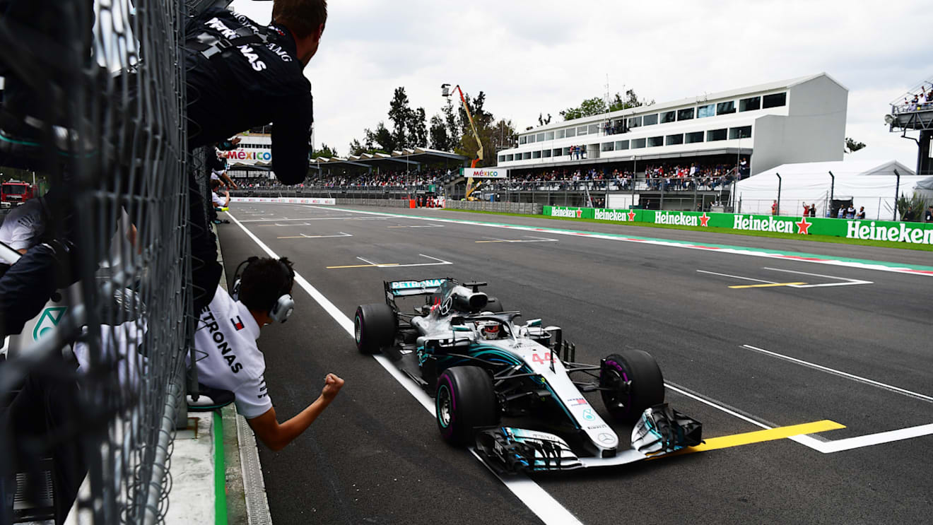 AUTODROMO HERMANOS RODRIGUEZ, MEXICO - OCTOBER 28: Lewis Hamilton, Mercedes-AMG F1 W09 EQ Power+ crosses the line during the Mexican GP at Autodromo Hermanos Rodriguez on October 28, 2018 in Autodromo Hermanos Rodriguez, Mexico. (Photo by Simon Galloway / Sutton Images)