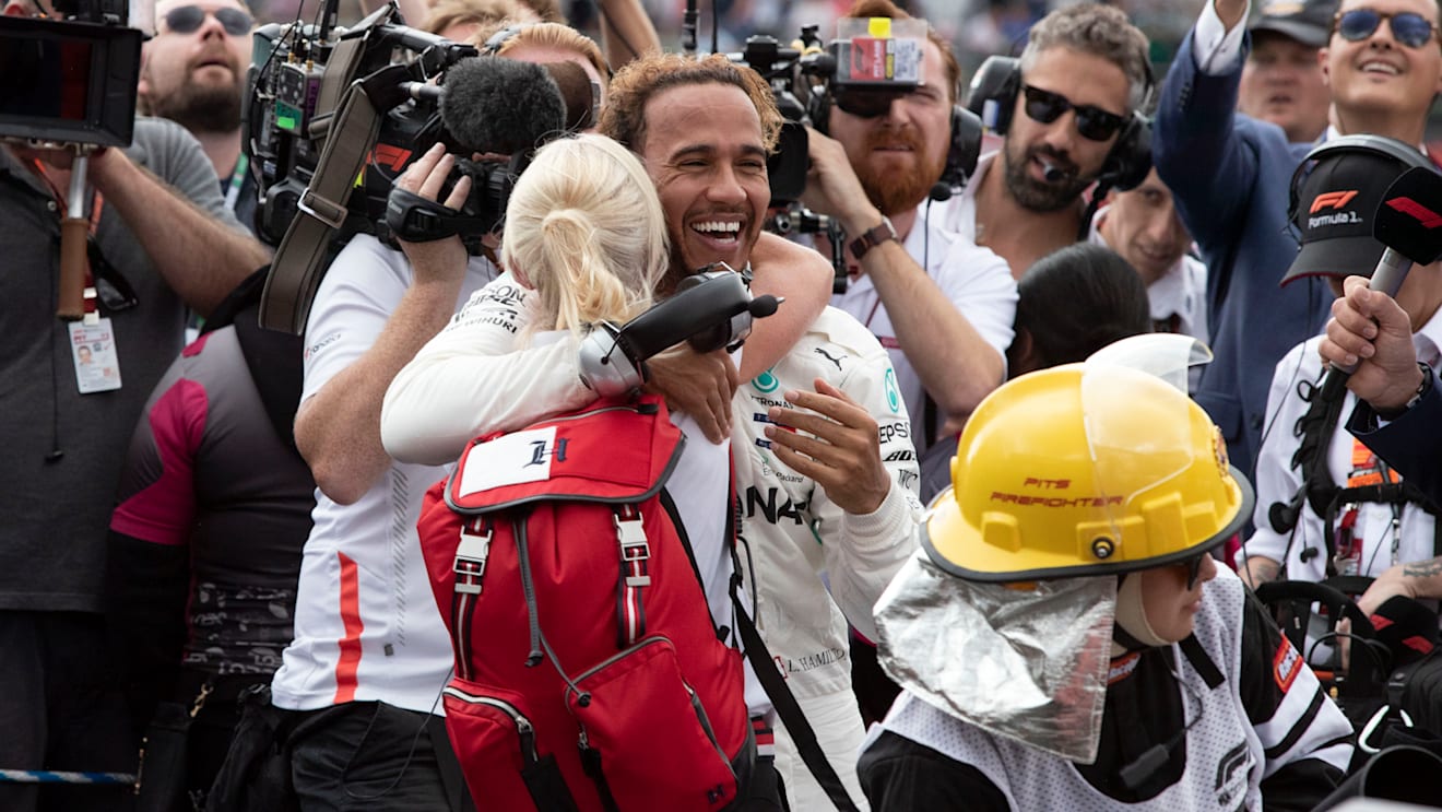 AUTODROMO HERMANOS RODRIGUEZ, MEXICO - OCTOBER 28: Lewis Hamilton, Mercedes AMG F1 and Angela Cullen, PA, physio and trainer celebrate in parc ferme during the Mexican GP at Autodromo Hermanos Rodriguez on October 28, 2018 in Autodromo Hermanos Rodriguez, Mexico. (Photo by Manuel Goria / Sutton Images)