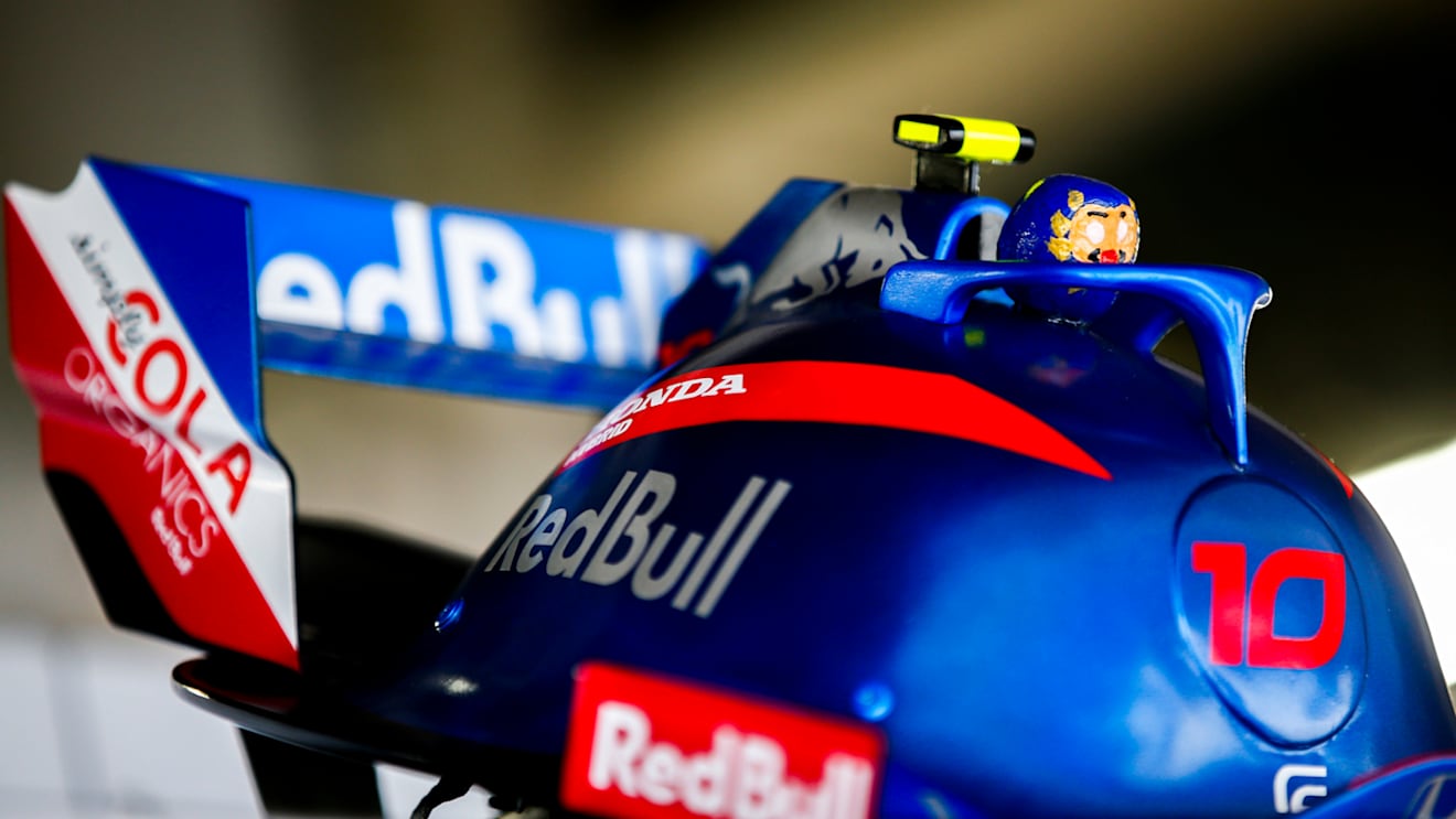 SUZUKA, JAPAN - OCTOBER 04: Fan's Scuderia Toro Rosso headwear during the Japanese GP at Suzuka on October 04, 2018 in Suzuka, Japan. (Photo by Andy Hone / LAT Images)
