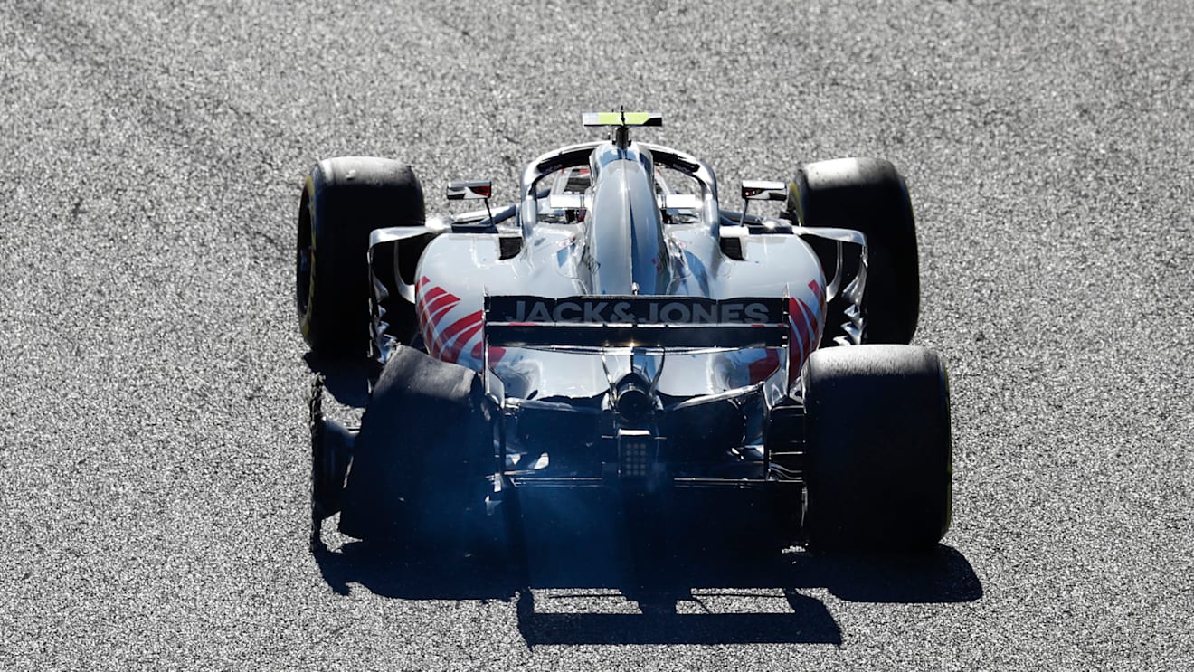 SUZUKA, JAPAN - OCTOBER 07: Kevin Magnussen, Haas F1 Team VF-18, with his rear tyre burst after connecting with Charles Leclerc, Sauber C37 Ferrari during the Japanese GP at Suzuka on October 07, 2018 in Suzuka, Japan. (Photo by Glenn Dunbar / LAT Images)