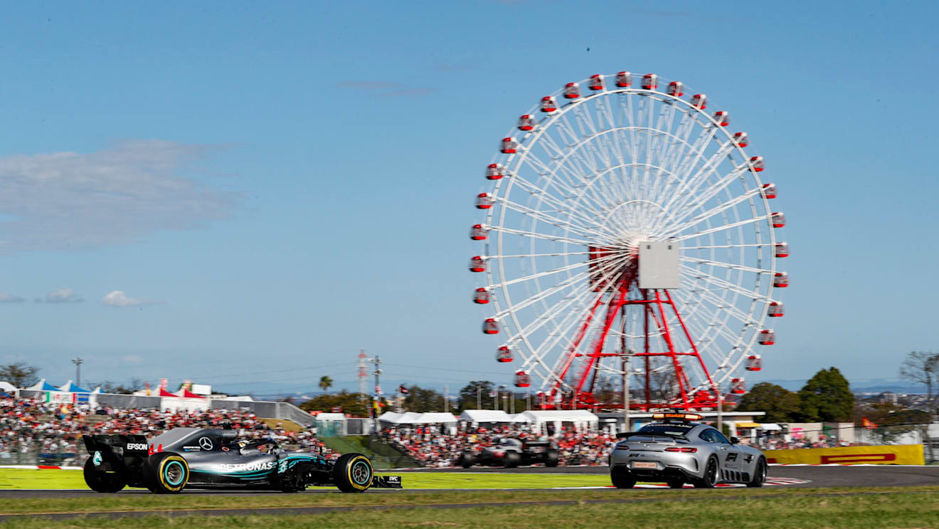 SUZUKA, JAPAN - OCTOBER 07: The Safety Car leads Lewis Hamilton, Mercedes AMG F1 W09 EQ Power+ during the Japanese GP at Suzuka on October 07, 2018 in Suzuka, Japan. (Photo by Steven Tee / LAT Images)