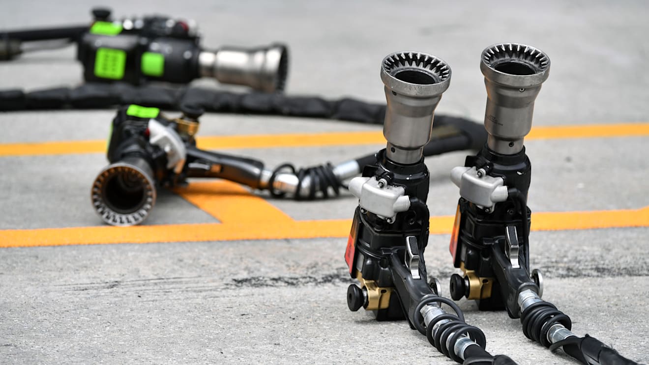 Pit stop traffic light systems - which tell the driver when he is free to go - are now commonplace and have helped lower pit stop times. © Sutton Images