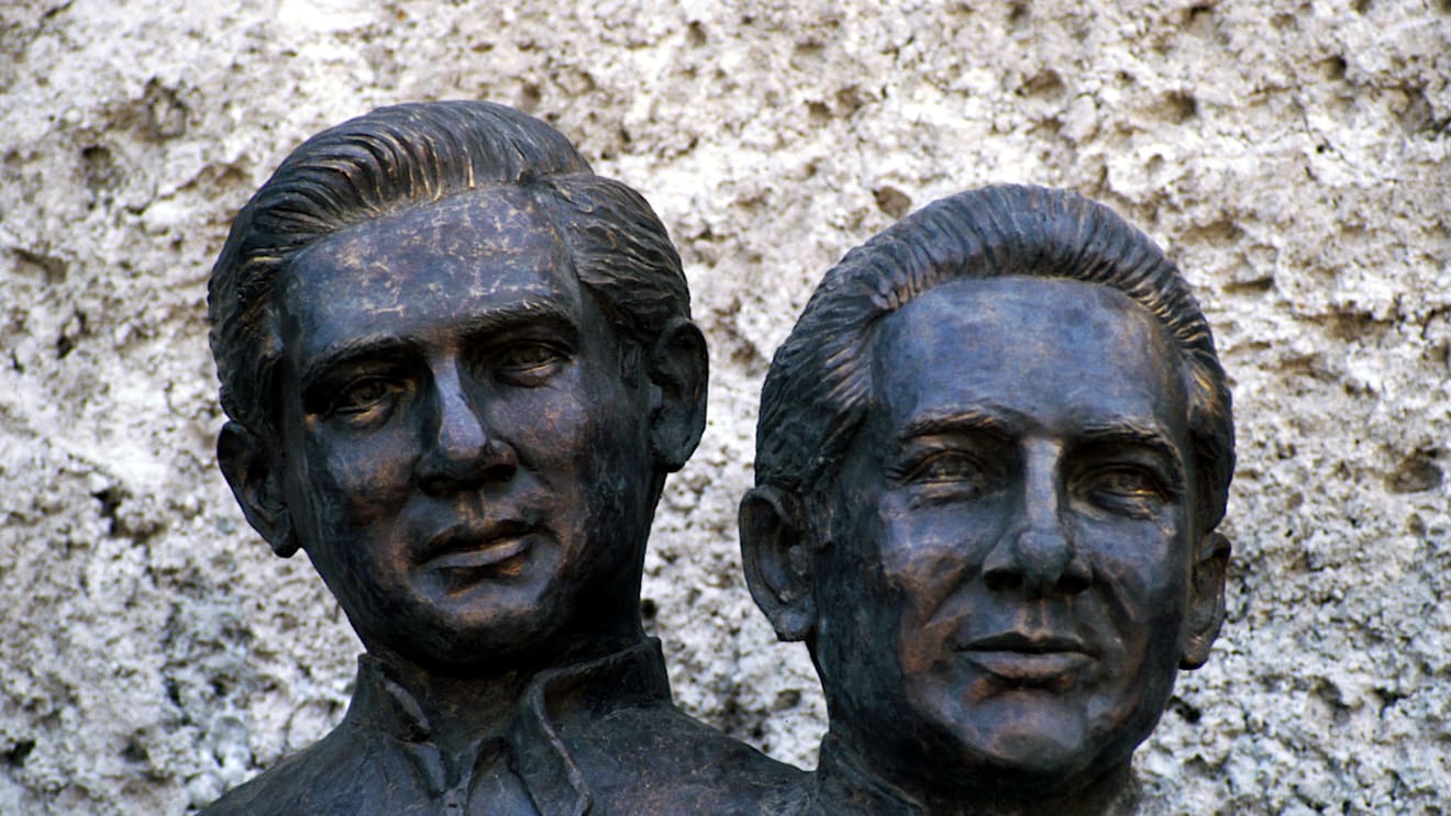 A statue to commemorate Pedro Rodriguez (MEX) and his brother Ricardo Rodriguez (MEX), who were both killed in motor racing accidents. Mexican Grand Prix, Rd 15, Mexico City, Mexico, 12 October 1986. (Photo by Sutton Motorsport Images)