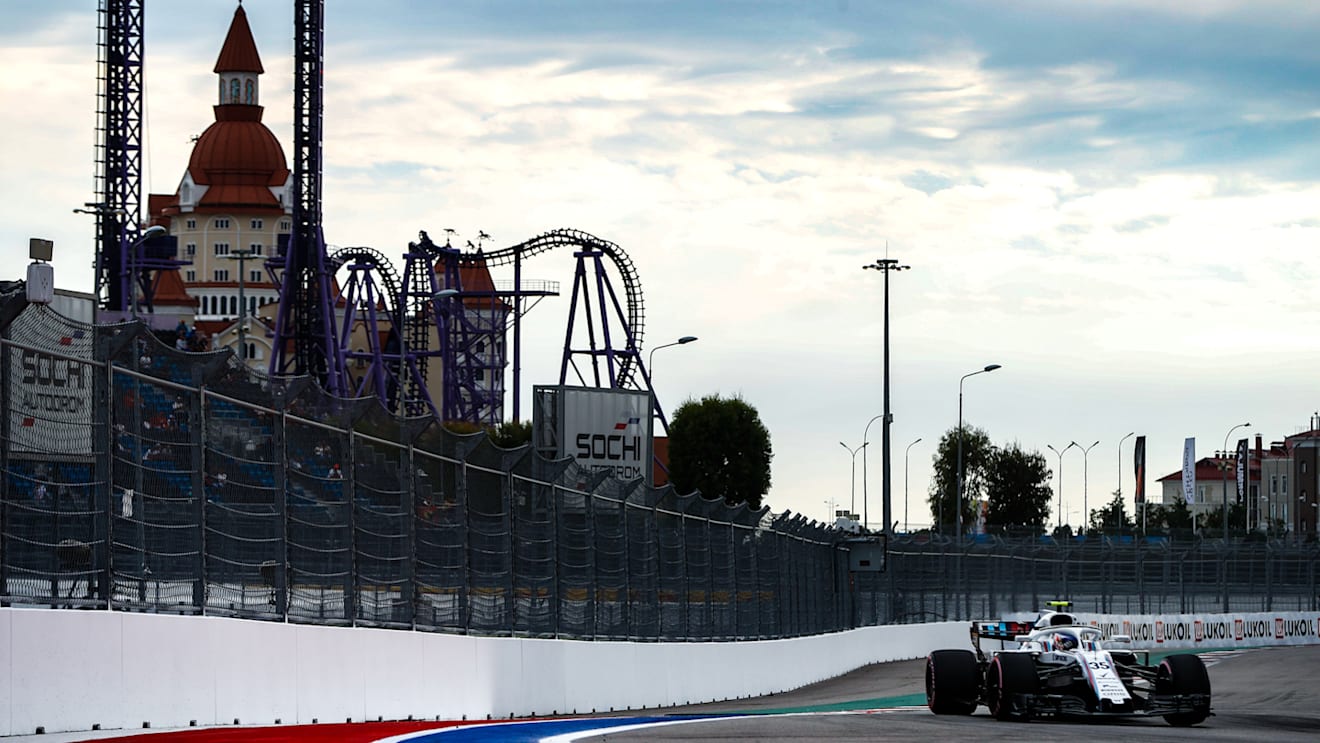 SOCHI AUTODROM, RUSSIAN FEDERATION - SEPTEMBER 28: Sergey Sirotkin, Williams FW41 during the Russian GP at Sochi Autodrom on September 28, 2018 in Sochi Autodrom, Russian Federation. (Photo by Glenn Dunbar / LAT Images)