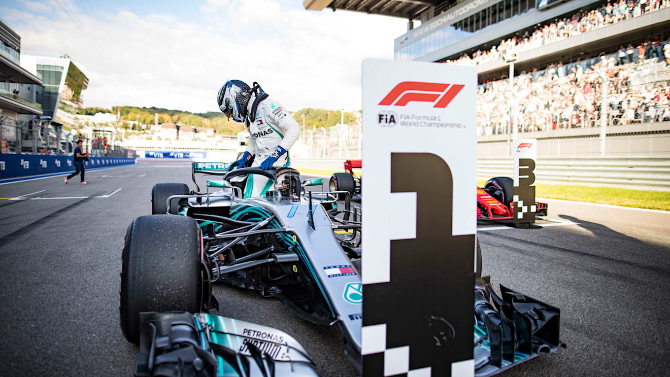 SOCHI AUTODROM, RUSSIAN FEDERATION - SEPTEMBER 29: Valtteri Bottas, Mercedes AMG F1, arrives on the grid after securing pole position during the Russian GP at Sochi Autodrom on September 29, 2018 in Sochi Autodrom, Russian Federation. (Photo by Glenn Dunbar / LAT Images)