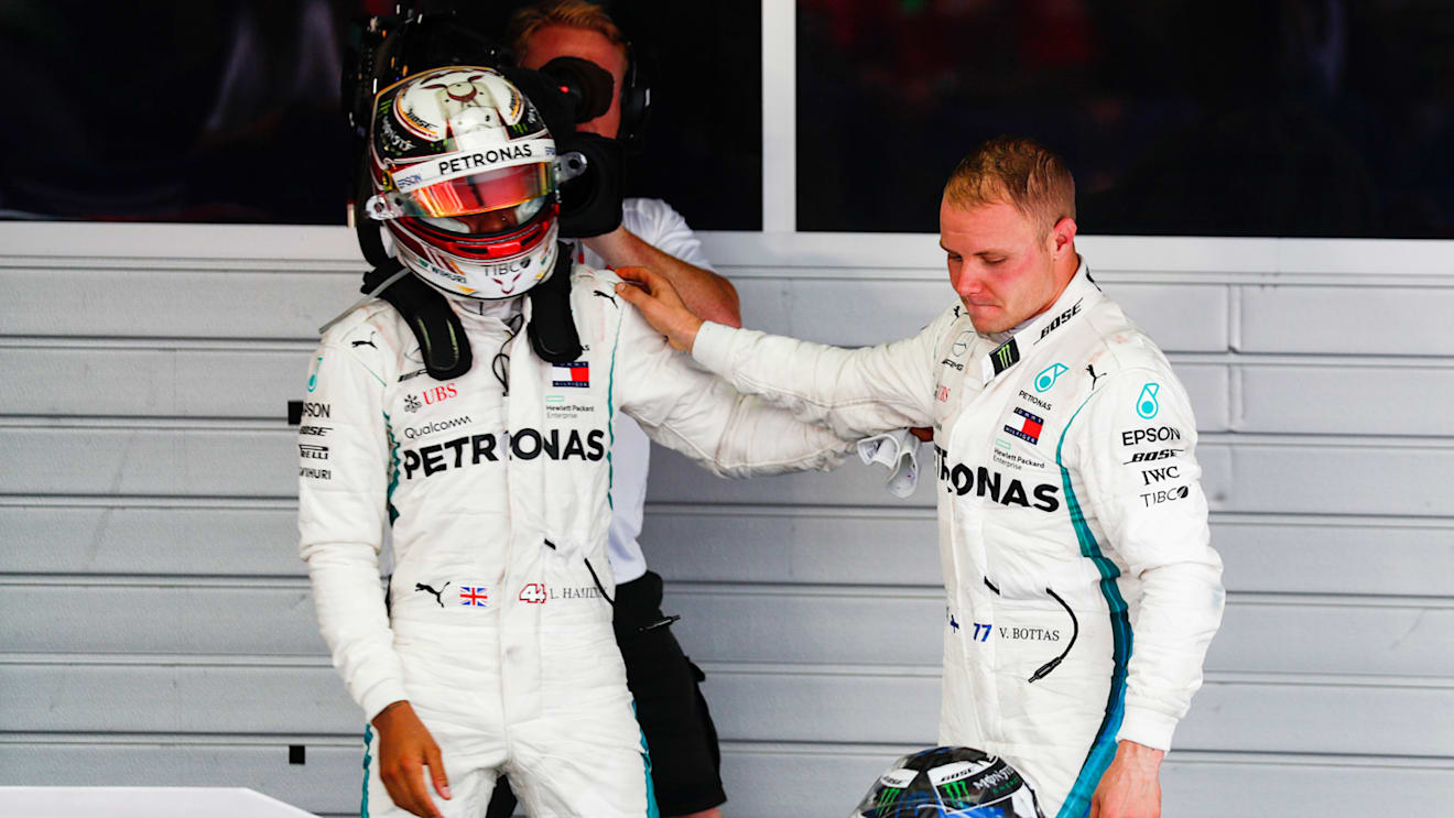 SOCHI AUTODROM, RUSSIAN FEDERATION - SEPTEMBER 30: Valtteri Bottas, Mercedes AMG F1, 2nd position, congratulates Lewis Hamilton, Mercedes AMG F1, 1st position during the Russian GP at Sochi Autodrom on September 30, 2018 in Sochi Autodrom, Russian Federation. (Photo by Sam Bloxham / LAT Images)