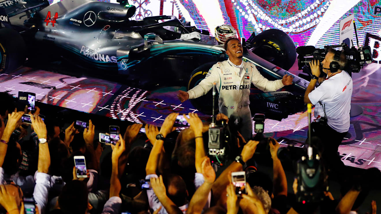 SINGAPORE STREET CIRCUIT, SINGAPORE - SEPTEMBER 16: Lewis Hamilton, Mercedes AMG F1 W09 EQ Power+, celebrates in Parc Ferme after winning the race during the Singapore GP at Singapore Street Circuit on September 16, 2018 in Singapore Street Circuit, Singapore. (Photo by Zak Mauger / LAT Images)
