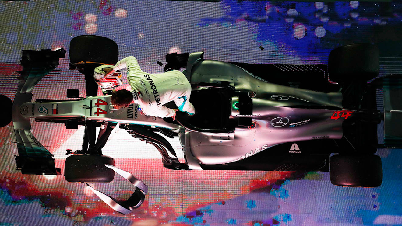 SINGAPORE STREET CIRCUIT, SINGAPORE - SEPTEMBER 16: Lewis Hamilton, Mercedes AMG F1 W09 EQ Power+, 1st position, arrives beneath the podium during the Singapore GP at Singapore Street Circuit on September 16, 2018 in Singapore Street Circuit, Singapore. (Photo by Steven Tee / LAT Images)