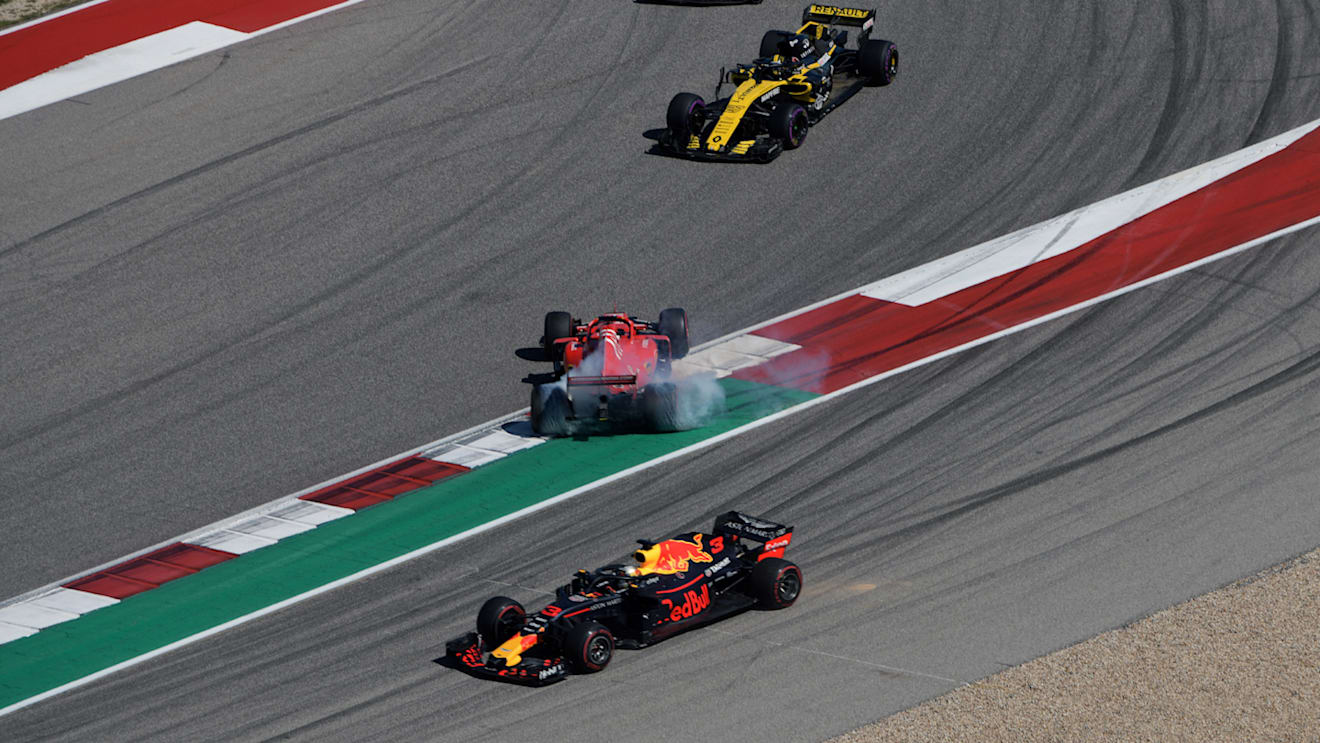 CIRCUIT OF THE AMERICAS, UNITED STATES OF AMERICA - OCTOBER 21: Sebastian Vettel, Ferrari SF71H and Daniel Ricciardo, Red Bull Racing RB14 clash on lap one during the United States GP at Circuit of the Americas on October 21, 2018 in Circuit of the Americas, United States of America. (Photo by Jerry Andre / Sutton Images)